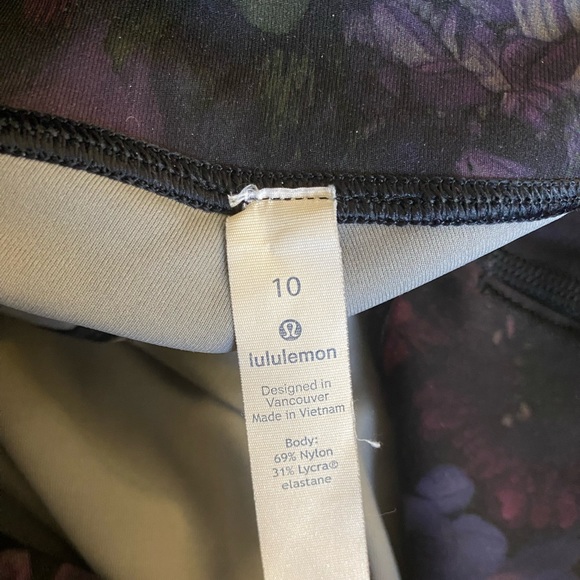 🌻lululemon Floral Capri Leggings - Picture 6 of 6